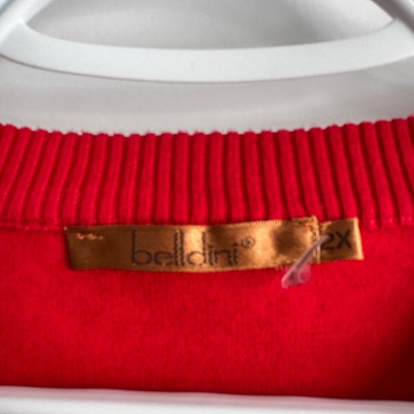 Peekaboo shoulder stunning red sweater - Picture 4 of 4